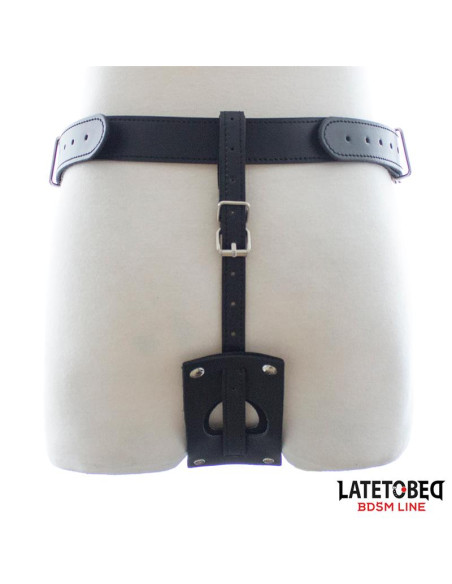 LATETOBED Chastity String Pants — regulowane stringi cnoty