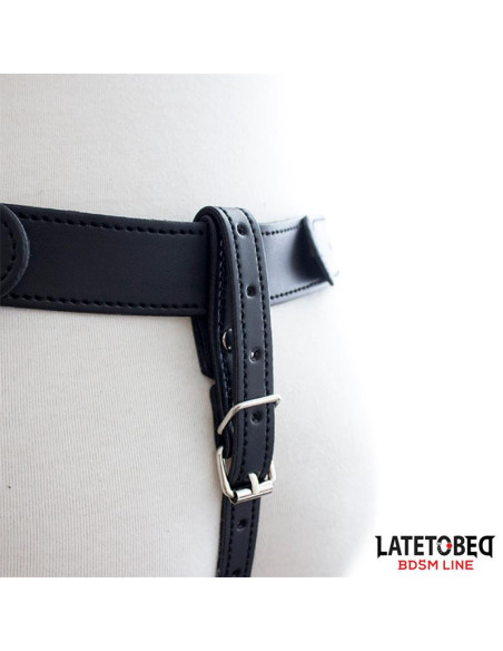 LATETOBED Chastity String Pants — regulowane stringi cnoty