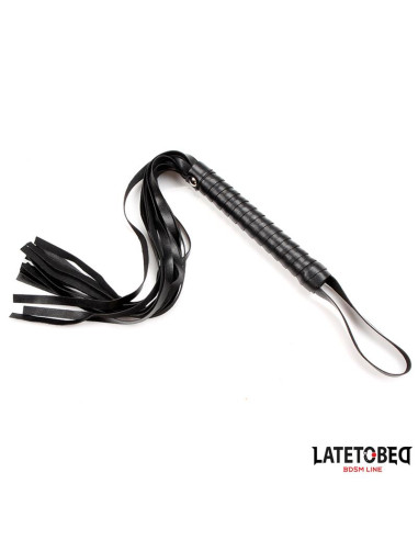 LATETOBED Flogger 49 cm – elegancki flogger PU