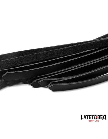 LATETOBED Flogger skórzany 50 cm — elegancki akcesorium BDSM