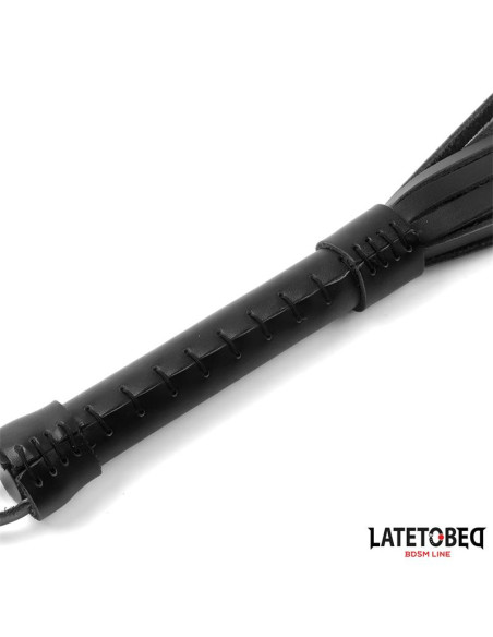 LATETOBED Flogger skórzany 50 cm — elegancki akcesorium BDSM