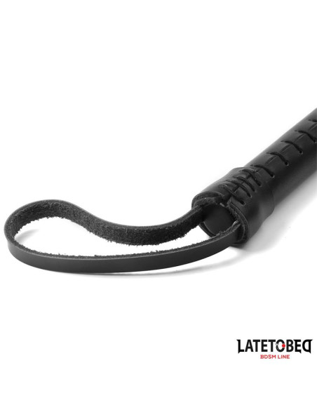 LATETOBED Flogger skórzany 50 cm — elegancki akcesorium BDSM
