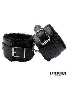 LATETOBED Furry Ankle Cuff Black — futerkowe kajdanki na kostki 2