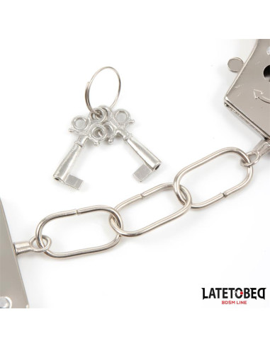 LATETOBED Furry Locking Cuff — czerwone futerkowe kajdanki