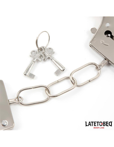 Latetobed Furry Metal Cuff – czerwone kajdanki z futerkiem