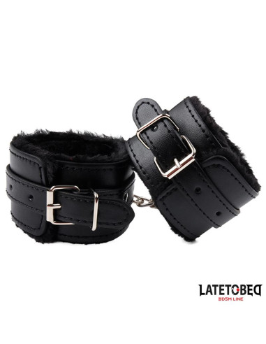 Latetobed Furry Wrist Cuff Black — futerkowe kajdanki na nadgarstki