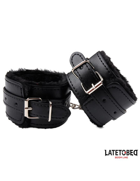 Latetobed Furry Wrist Cuff Black — futerkowe kajdanki na nadgarstki