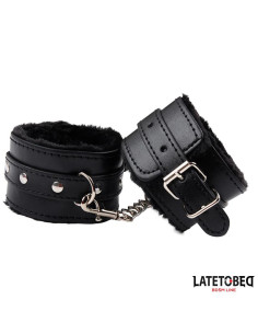 Latetobed Furry Wrist Cuff Black — futerkowe kajdanki na nadgarstki 2